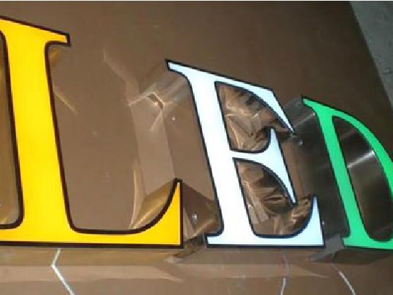 屏边介绍LED招牌的基础知识。