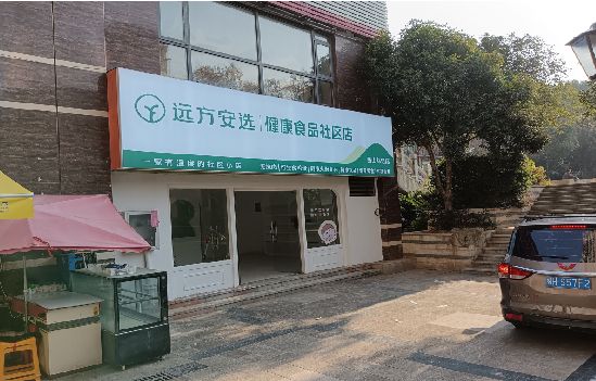 屏边广告招牌特点详解。