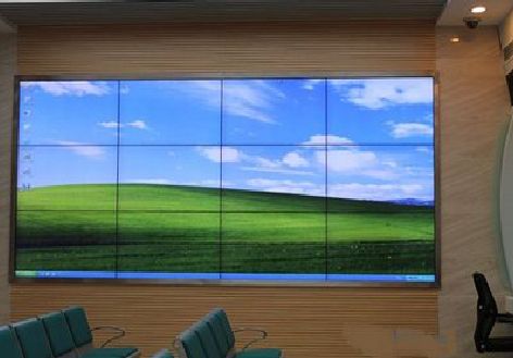 屏边液晶拼接屏的另类用法。