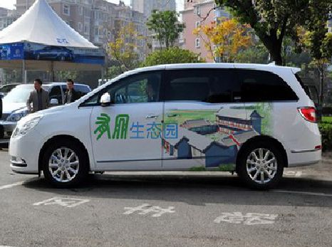 屏边户外车贴喷绘如何保持效果?